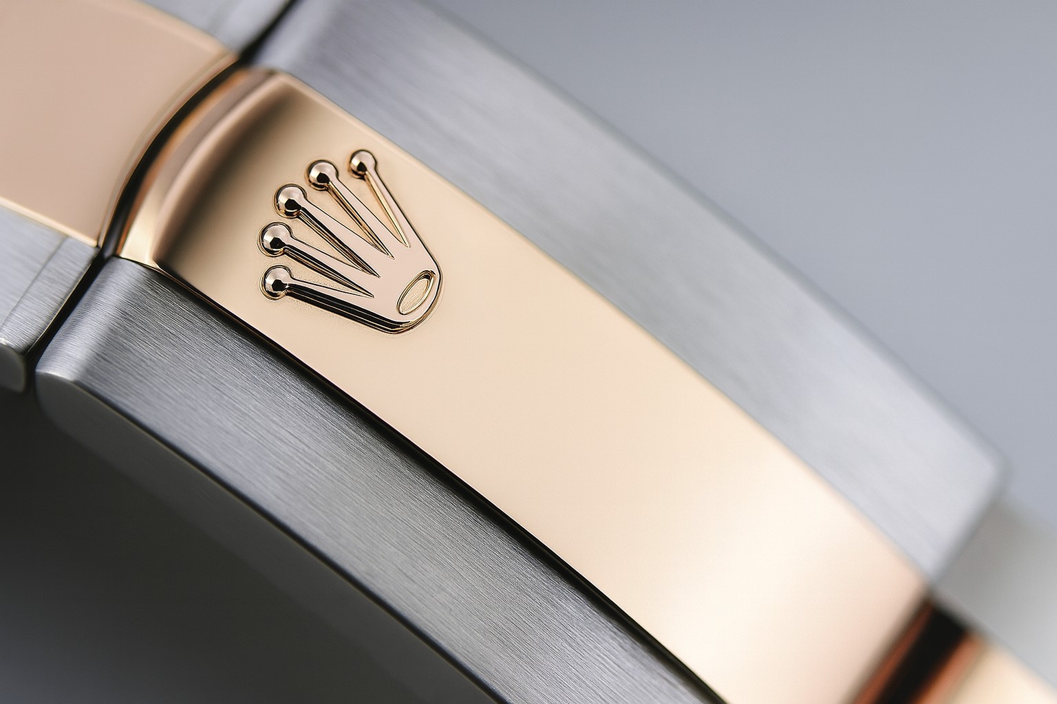 3a Solid 18K Gold and Platinum Finish